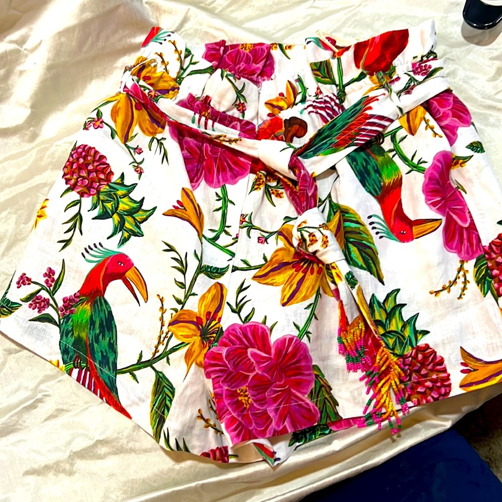 Farm rio shorts in extra large with pockets and tassle belt
